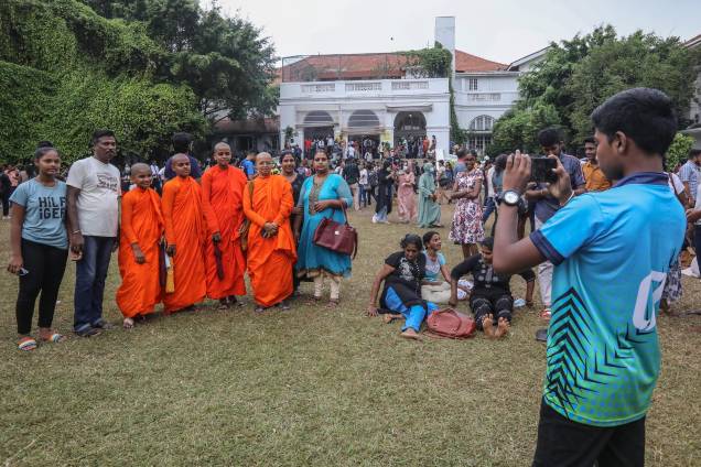 Pessoas invadem o palácio do presidente em Colombo, Sri Lanka, devido `a grande instabilidade política existente no país, o presidente e o primeiro-ministro renunciaram, em 10/07/2022. Pessoas invadem o palácio do presidente em Colombo, Sri Lanka, devido `a grande instabilidade política existente no país, o presidente e o primeiro-ministro renunciaram, em 10/07/2022.