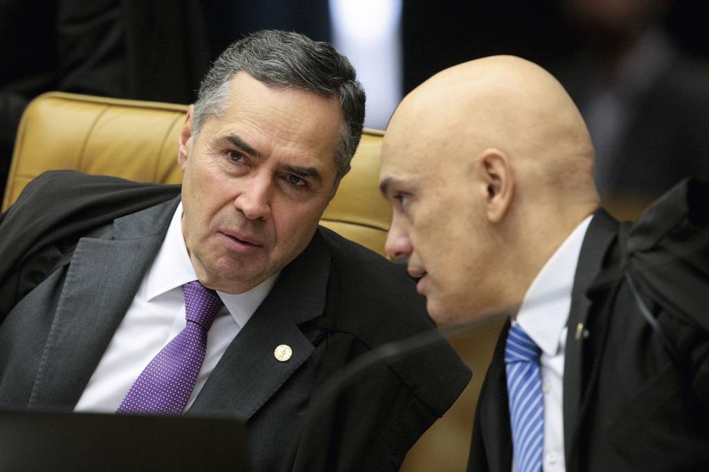 O EX E O FUTURO - Luís Roberto Barroso e Alexandre de Moraes: alvos constantes de críticas por parte de Bolsonaro -