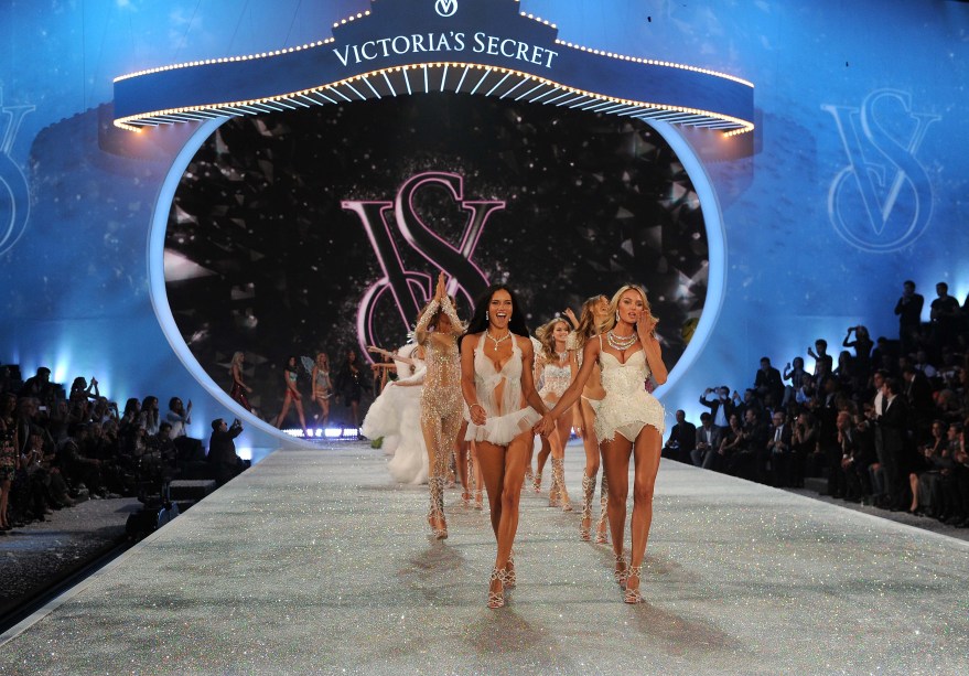Vem à tona o lado sádico e sombrio da marca de lingerie Victoria's Secret