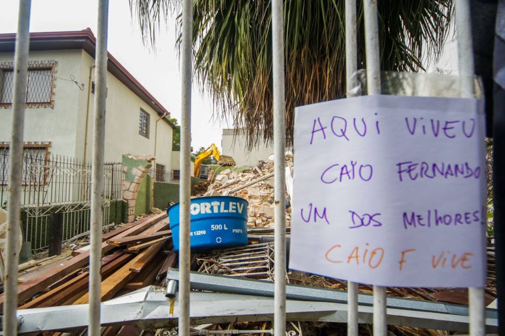 Entulhos da casa de Caio Fernando de Abreu: Justiça do Rio Grande do Sul interrompeu demolição -