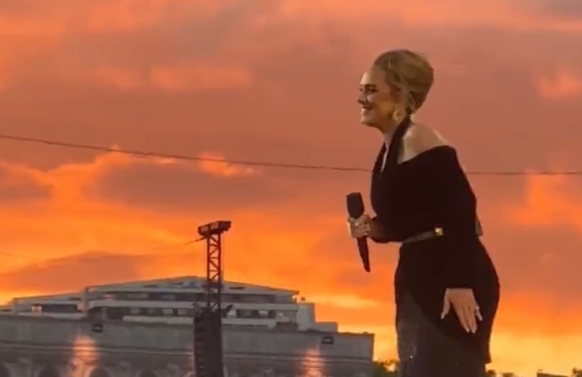 Adele faz show no Hyde Park, em Londres