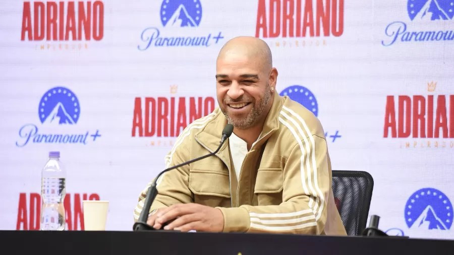 O jogador Adriano Imperador durante coletiva de imprensa para divulgar série documental na Paramount+