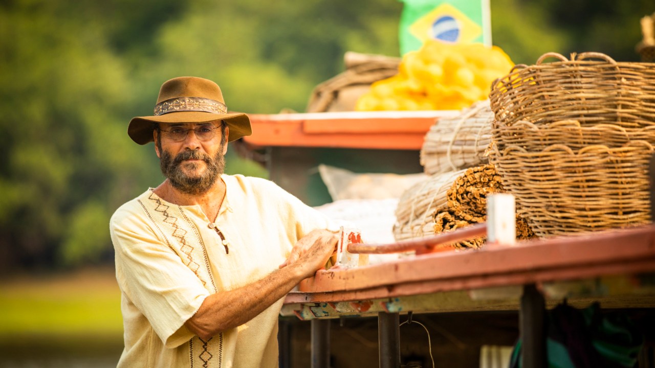 Almir Sater interpreta o chalaneiro Eugênio em 'Pantanal' -