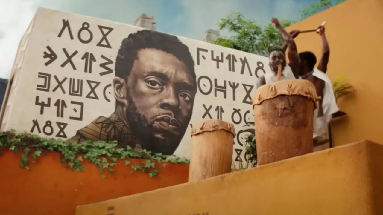 Chadwick Boseman é homenageado em 'Pantera Negra: Wakanda para Sempre' -