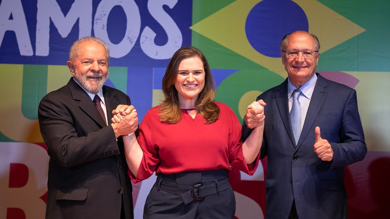 Marília Arraes posa com Alckmin e Lula em encontro com parlamentares em Brasília