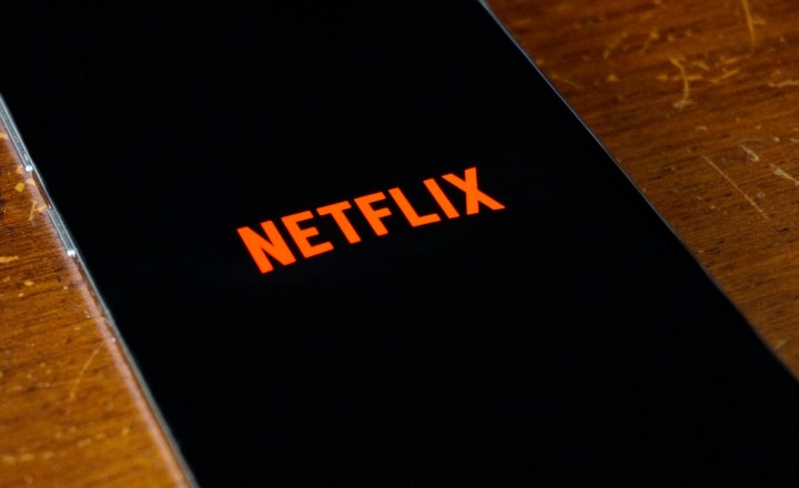 Procons notificam Netflix devido à cobrança por assinante extra