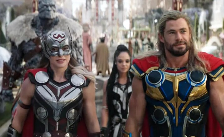 Todo-poderoso mesmo: 'Thor: Amor e Trovão' arrebenta nas bilheterias