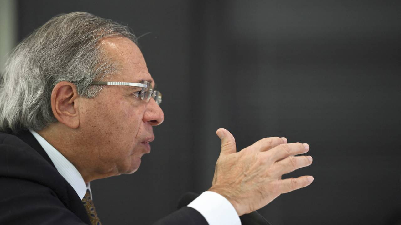 LINHA DE FRENTE - Paulo Guedes: articulações para conseguir o armistício -