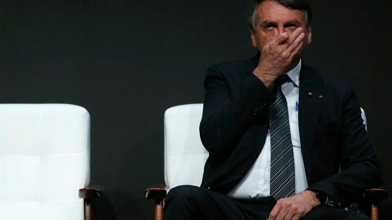 Brazilian President Jair Bolsonaro gestures during the Brazilian Steel Conference, in Sao Paulo, Brazil, on August 23, 2022. (Photo by Miguel SCHINCARIOL / AFP)