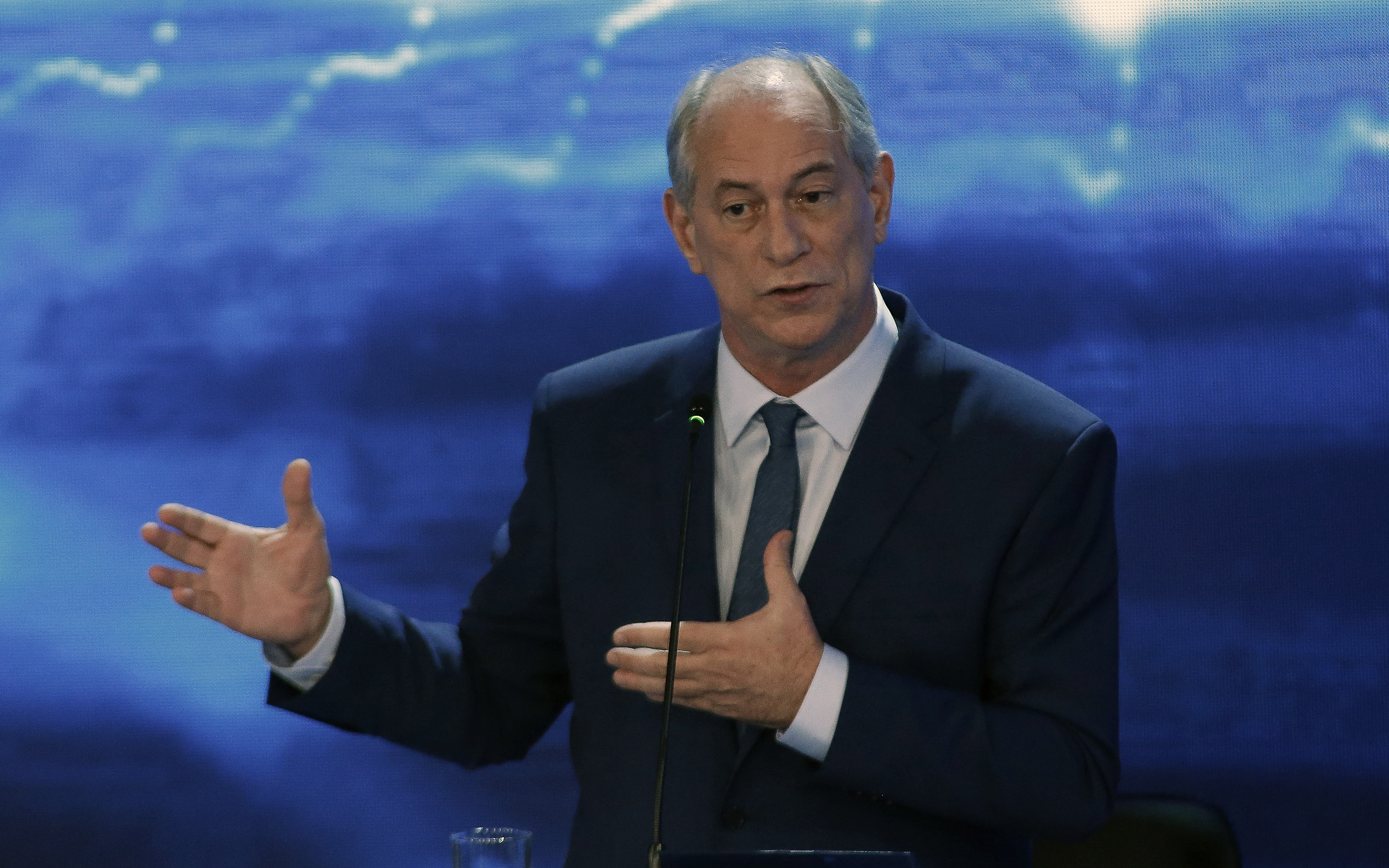 Ciro diz que Lula est cada vez mais fraco fisicamente e apaga