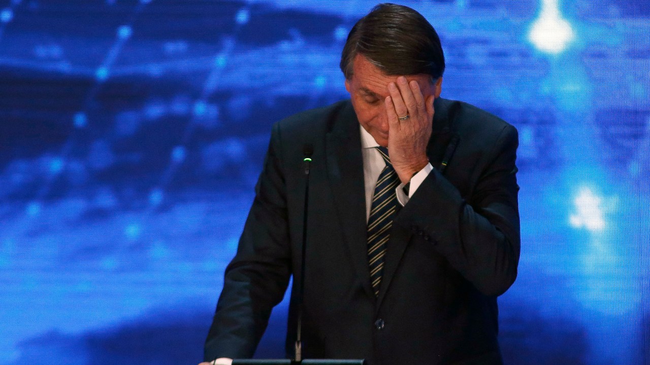 Jair Bolsonaro durante debate presidencial, na TV Bandeirantes -