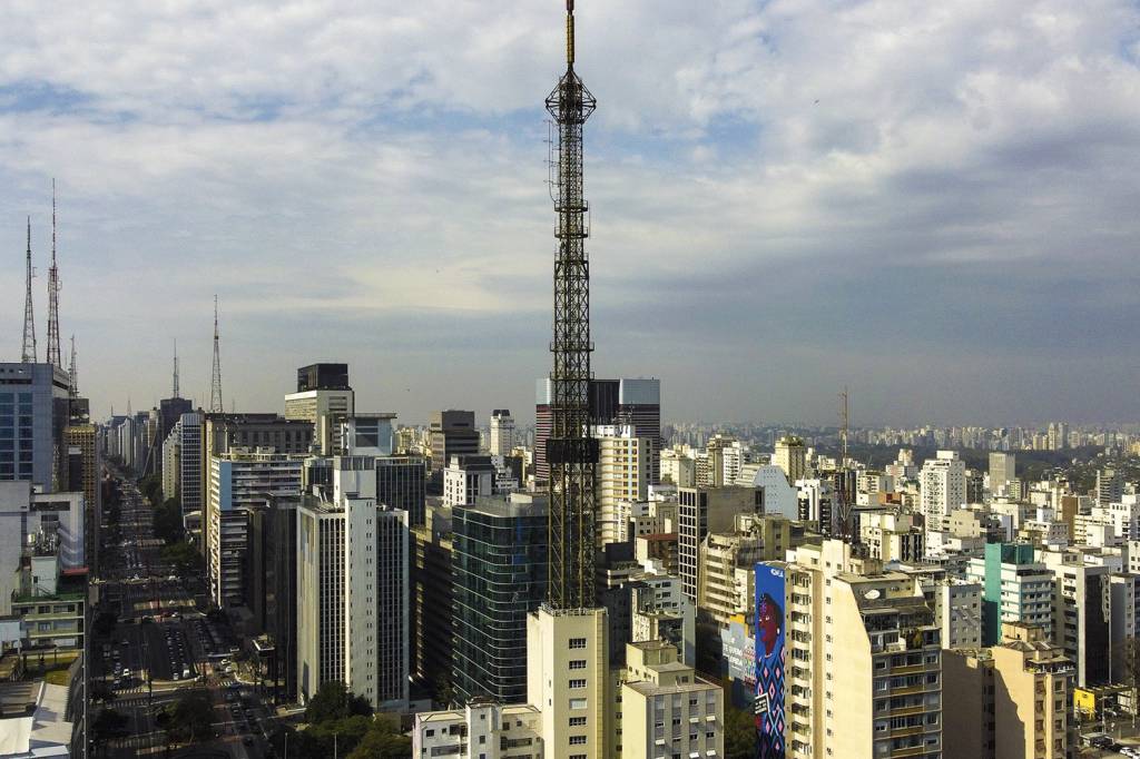 INFRAESTRUTURA - Antenas em São Paulo: operadoras superaram as metas iniciais da Anatel para as instalações -