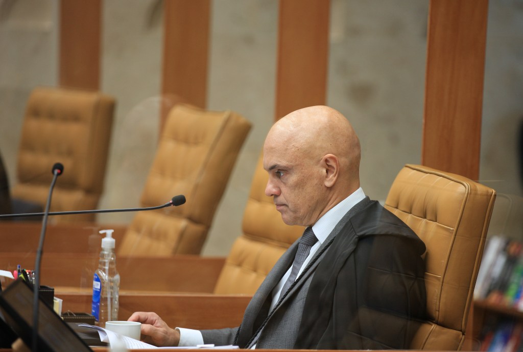 Ministro Alexandre de Moraes em sessão plenária do STF -