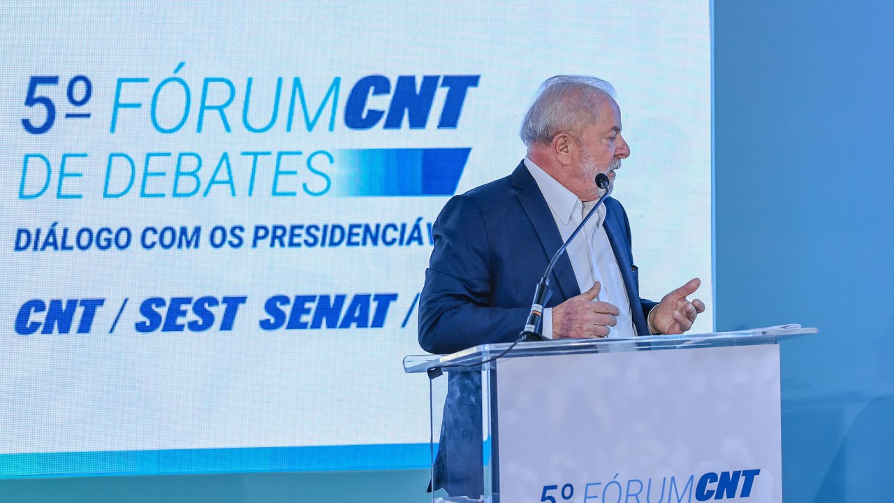 Lula durante sua participação no Fórum de Debates na Confederação Nacional do Transporte, em Brasília -