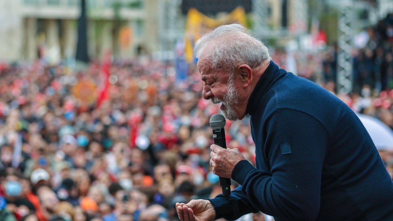 Lula durante ato no Vale do Anhangabaú, em São Paulo //