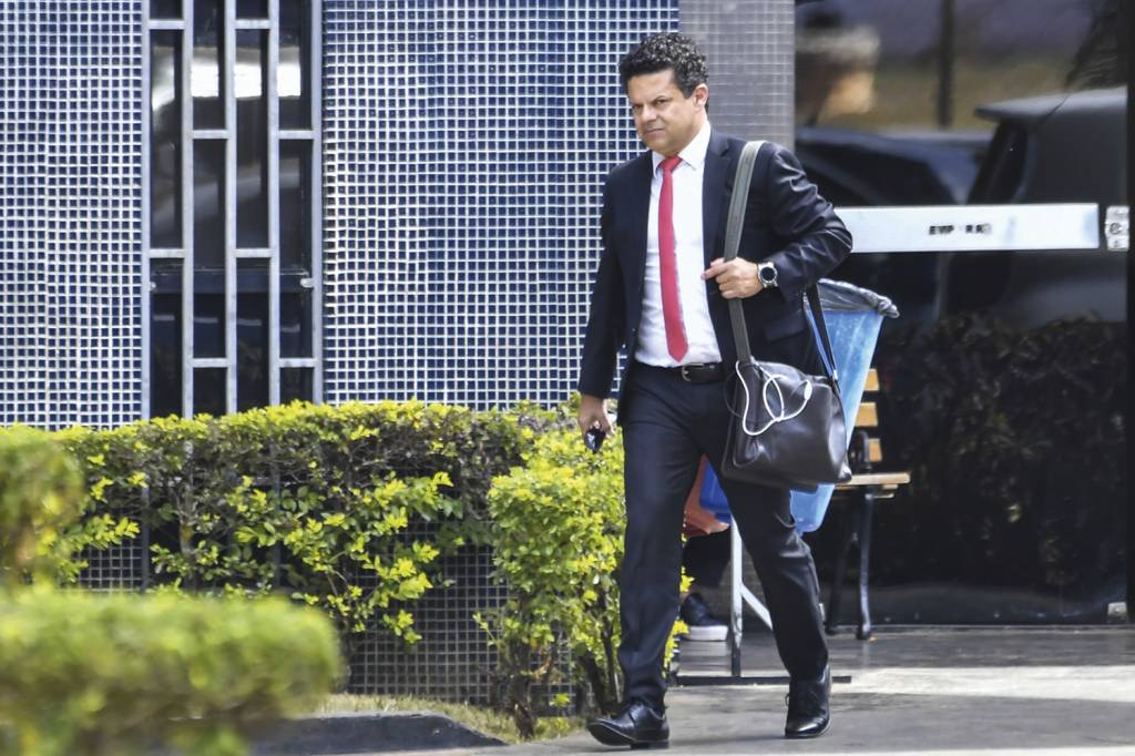 ARIOVALDO-MOREIRA-ADVOGADO-VERMELHO-2019-02.jpeg FORA DO JOGO - Ariovaldo Moreira, o advogado: “Estavam ali tentando manipular o Walter, e não concordei” -
