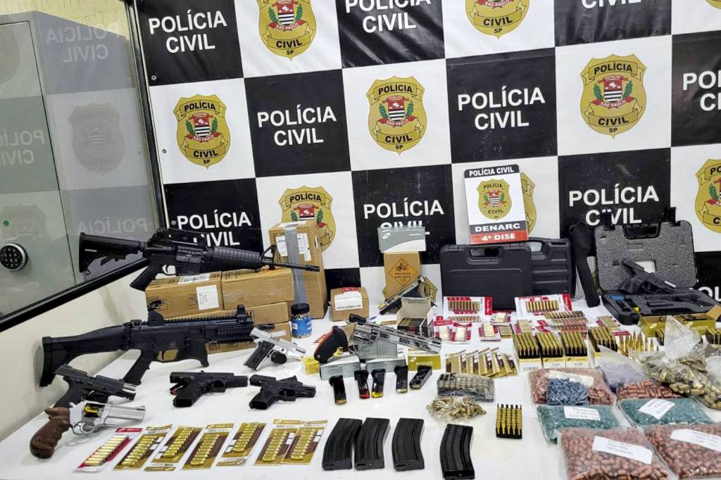 APREENSÃO - Arsenal: produtos que foram parar nas mãos de bandidos em SP -