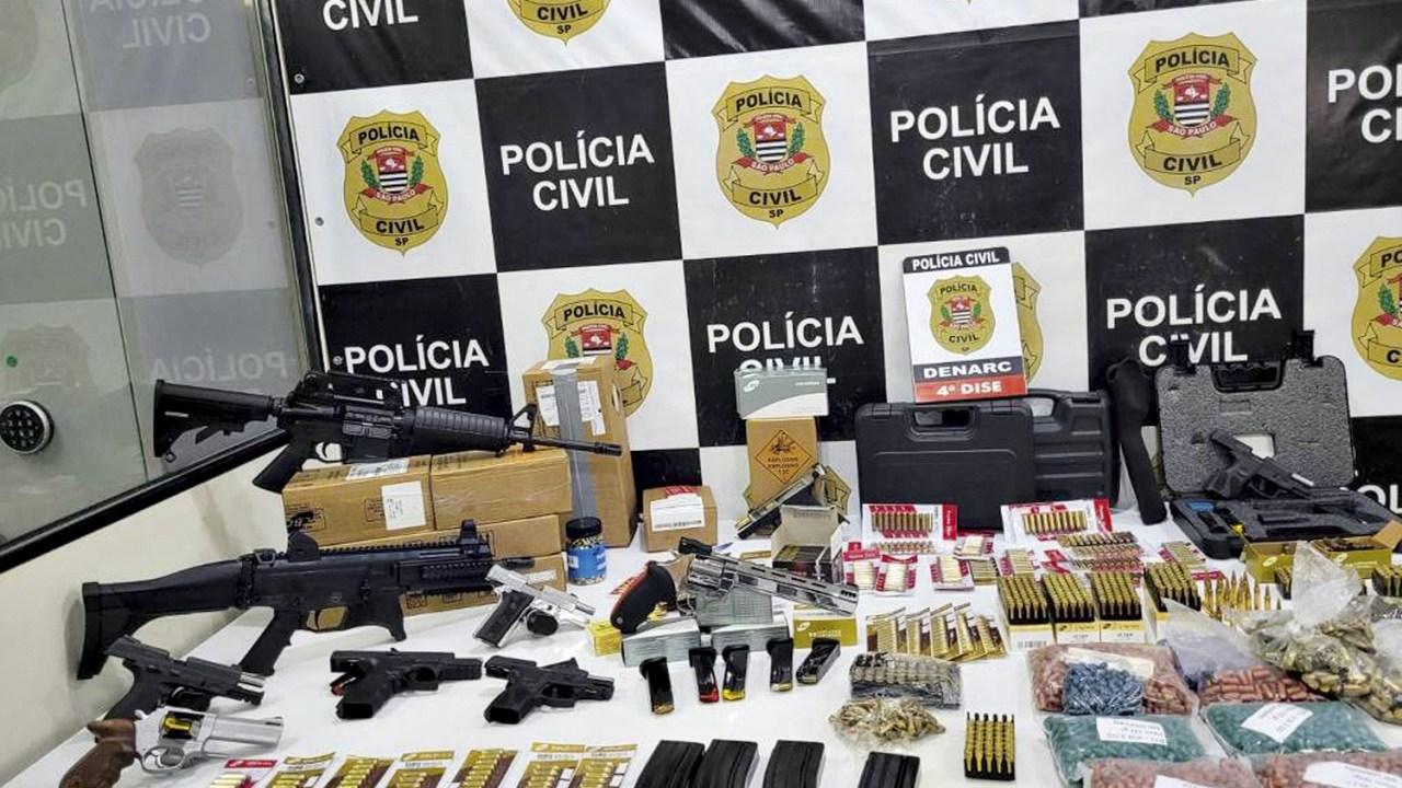 APREENSÃO - Arsenal: produtos que foram parar nas mãos de bandidos em SP -