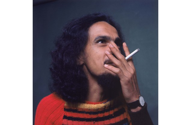Caetano Veloso durante ensaio de capa da revista Realidade, 1971.