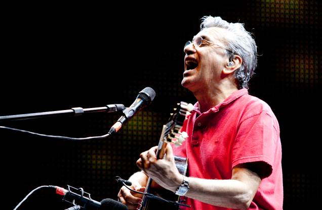 Caetano Veloso no show de reveillon em Fortaleza-CE, 31/12/2010. Caetano Veloso no show de reveillon em Fortaleza-CE, 31/12/2010.
