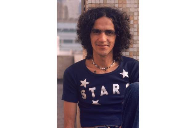 Caetano Veloso, cantor e compositor, 1975. Caetano Veloso, cantor e compositor, 1975.