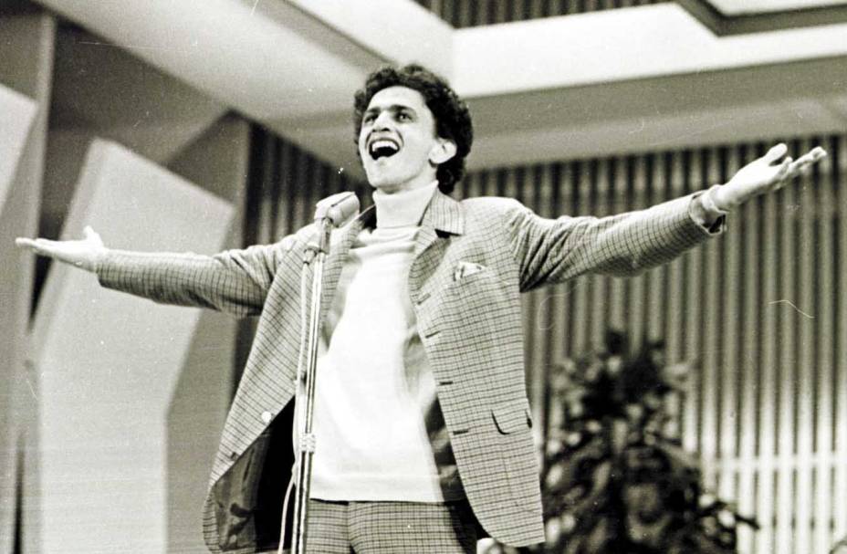 Caetano Veloso no Festival da Record, em 1967
