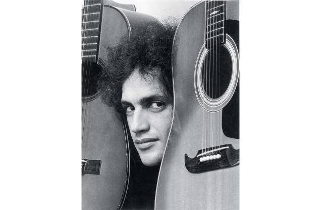 Caetano Veloso, cantor e compositor, em seu estúdio, 1977. Caetano Veloso, cantor e compositor, em seu estúdio, 1977.