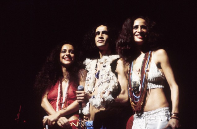 Gal Costa, Caetano Veloso e Maria Bethânia no show "Doces Bárbaros", 1976.