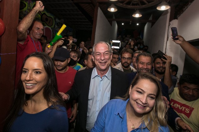 Ciro Gomes, candidato `a presidência da República pelo PDT, no estado do Amazonas, acompanhado por seus eleitores, 01/08/2022.
