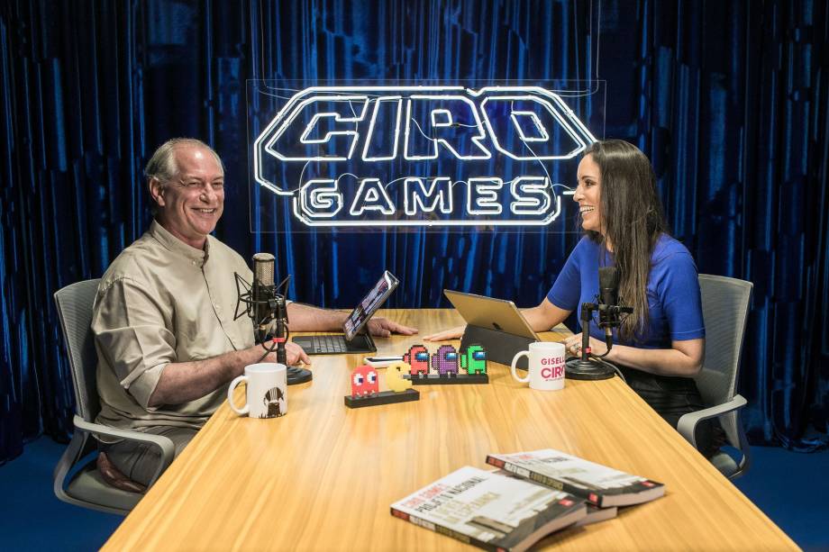 Ciro Gomes, candidato `a presidência da República pelo PDT, com sua companheira Giselle Bezerra, estréia novo cenário do "Ciro Games", 03/08/2022.