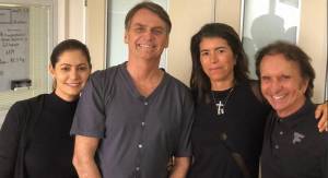 Fittipaldi e esposa ao lado de Bolsonaro e Michelle, em setembro de 2018 -