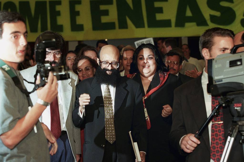 PIONEIRO - Enéas: há vinte anos, o deputado foi responsável pela eleição de um colega com menos de 300 votos -