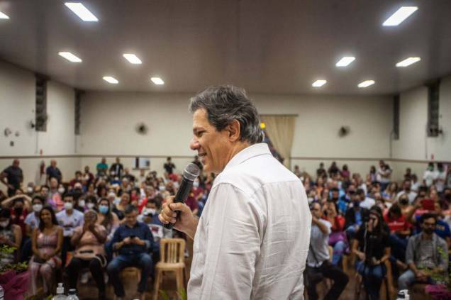 Fernando Haddad, candidato do PT ao governo do estado de São Paulo, discursa para seus eleitores. 07/2022.