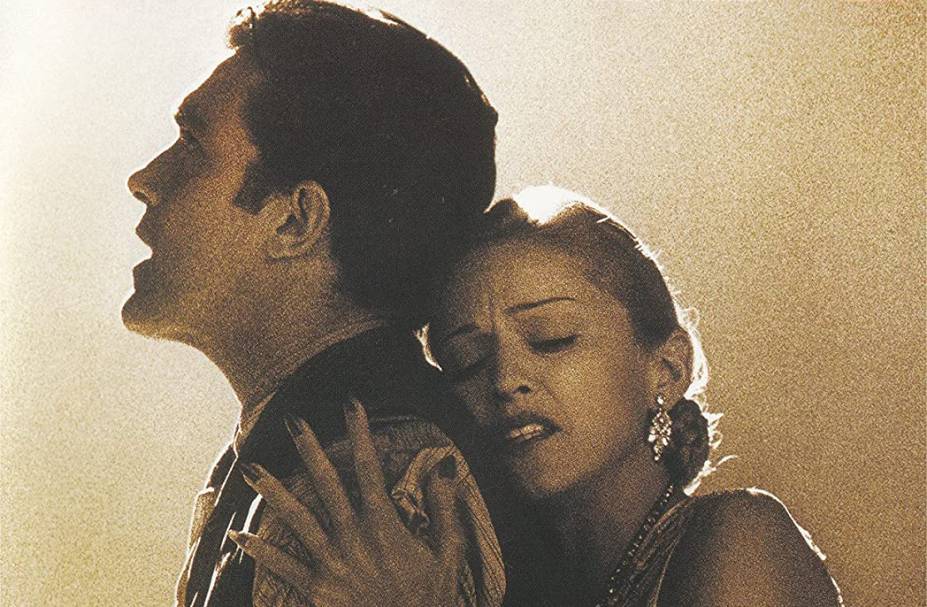 Cena do filme "Evita", com Madonna e Antonio Banderas, dirigido por Alan Parker, em 1996.