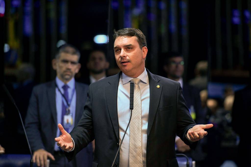 Plenário do Senado CHAVE DO COFRE - Flávio: encontro com empresários em busca de doações -