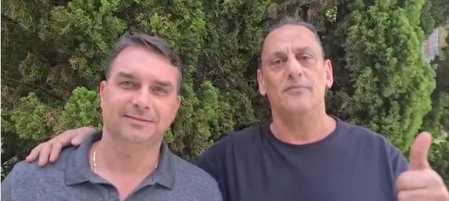 Senador Flávio Bolsonaro grava vídeo em apoio à candidatura do advogado Frederick Wassef