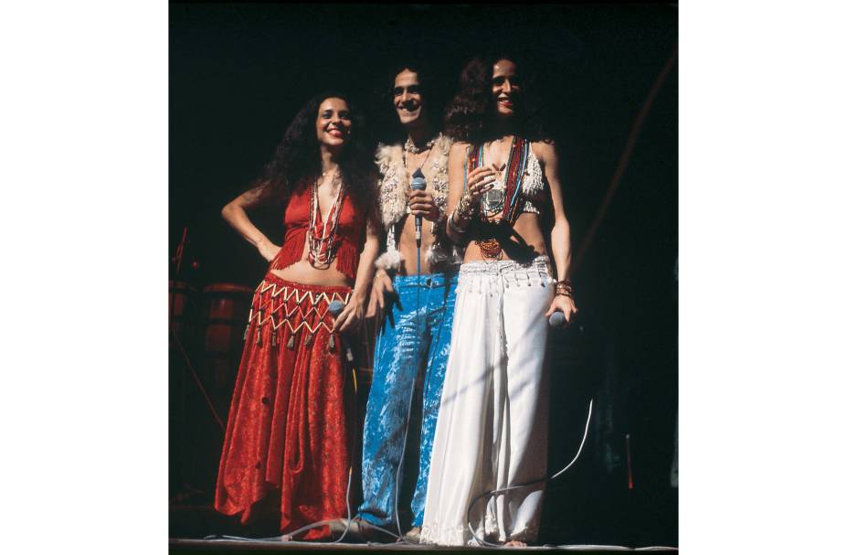 Gal Costa, Caetano Veloso e Maria Bethânia no show "Doces Bárbaros", 1976.