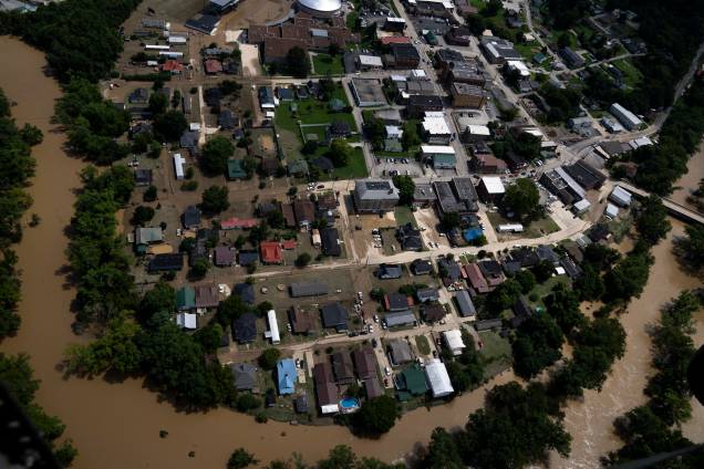 Inundações no estado do <span>Kentucky deixam ao menos 30 mortos e milhares de desalojados.</span> Inundações no estado do <span>Kentucky deixam ao menos 30 mortos e milhares de desalojados.</span>