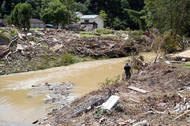 Inundações no estado do <span>Kentucky deixam ao menos 30 mortos e milhares de desalojados.</span> Inundações no estado do <span>Kentucky deixam ao menos 30 mortos e milhares de desalojados.</span>