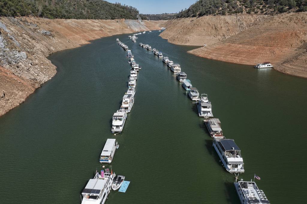 GettyImages-1242374061.jpg AJUDA FEDERAL - Barcos atracados em rio por causa da seca na Califórnia: áreas afetadas pelo aquecimento terão mais recursos -