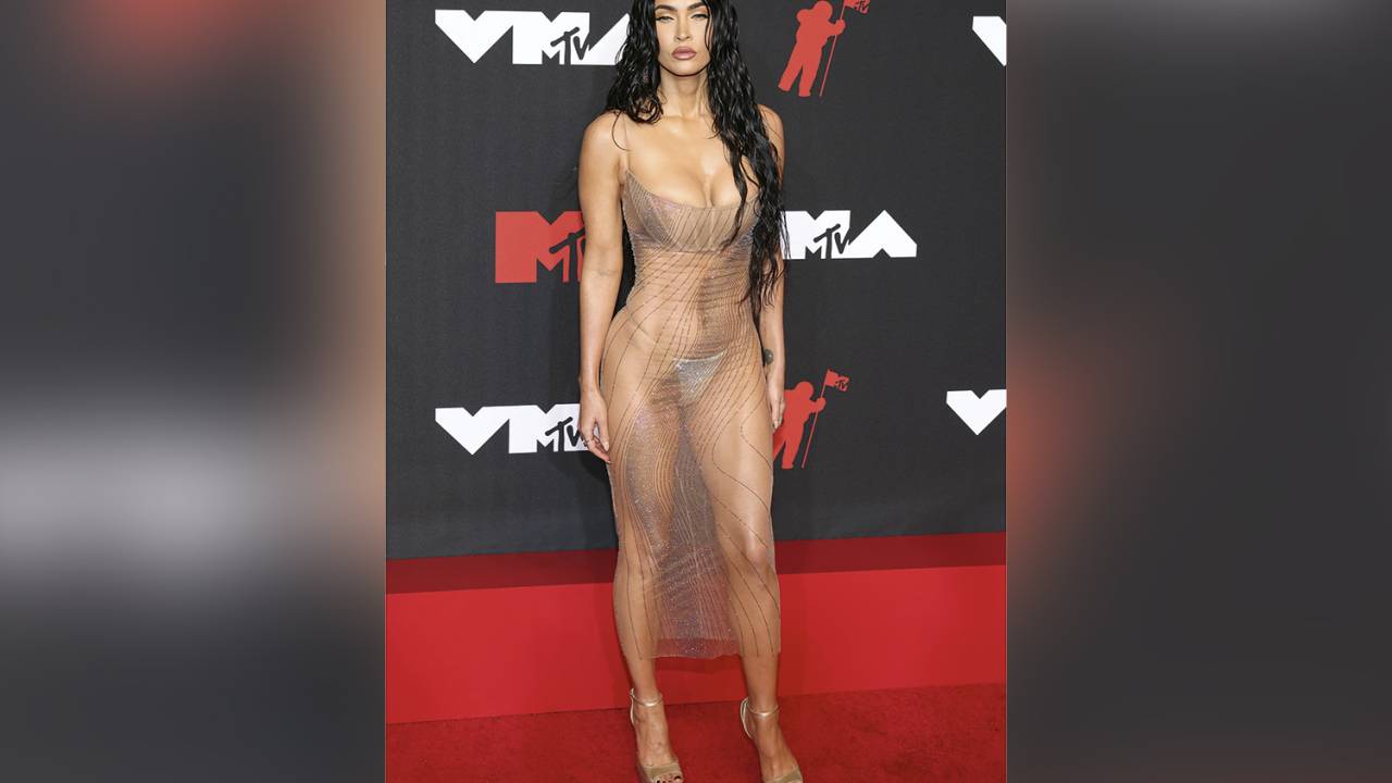 ÍCONE - A linda atriz Megan Fox é fã dos modelos: virou a rainha das transparências -