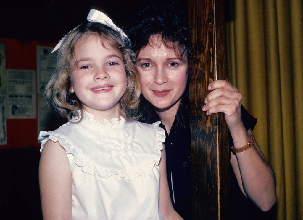 Drew Barrymore com a mãe, Jaid, em 1982