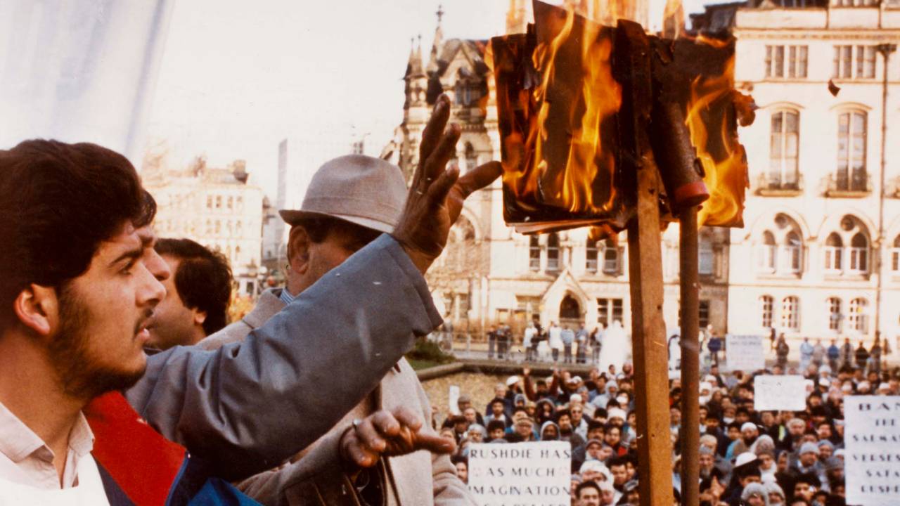 Muslims burning copies of Salman Rushdie's novel 'The Satanic Verses' in front of Bradford City Hall, Bradford, UK, circa 1988. The book was deemed offensive by many Muslims, and Ayatollah Khomeini of Iran issued a fatwa against Rushdie. (Photo by Derek Hudson/Getty Images)