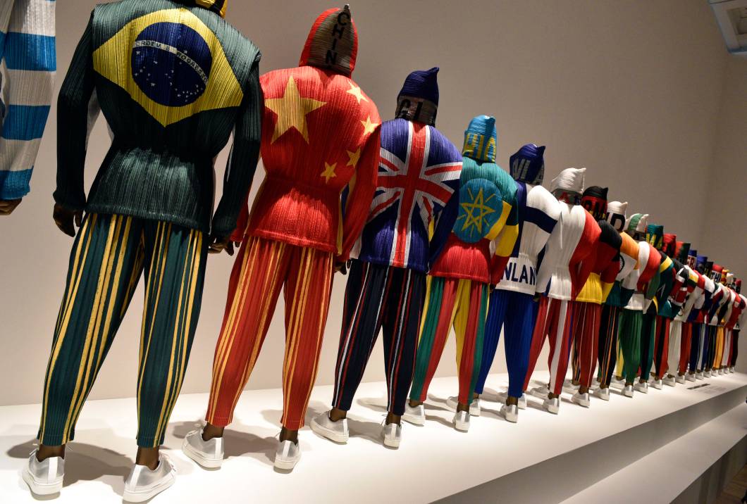 As criações do designer japonês Issey Miyake estão em exibição na 'Miyake Issey Exhibition: The Work of Miyake Issey' no National Art Center em Tóquio, Japão, 15/03/2016 As criações do designer japonês Issey Miyake estão em exibição na 'Miyake Issey Exhibition: The Work of Miyake Issey' no National Art Center em Tóquio, Japão, 15/03/2016