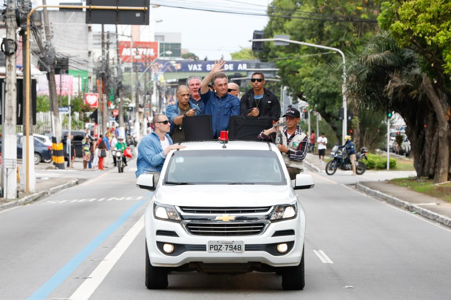 O presidente da República e candidato `a reeleição Jair Bolsonaro, durante carreata para o aeroporto de Maceió - AL, 28/06/2022.