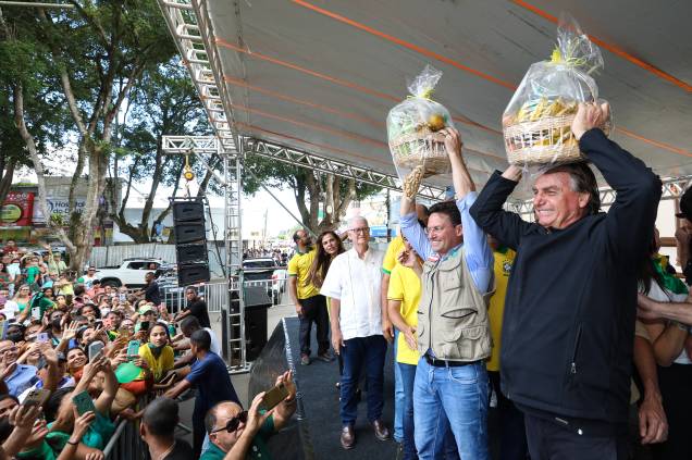 O presidente da República e candidato `a reeleição Jair Bolsonaro,  em Cruz das Almas-BA, durante entrega de alimentos, 01/08/2022.