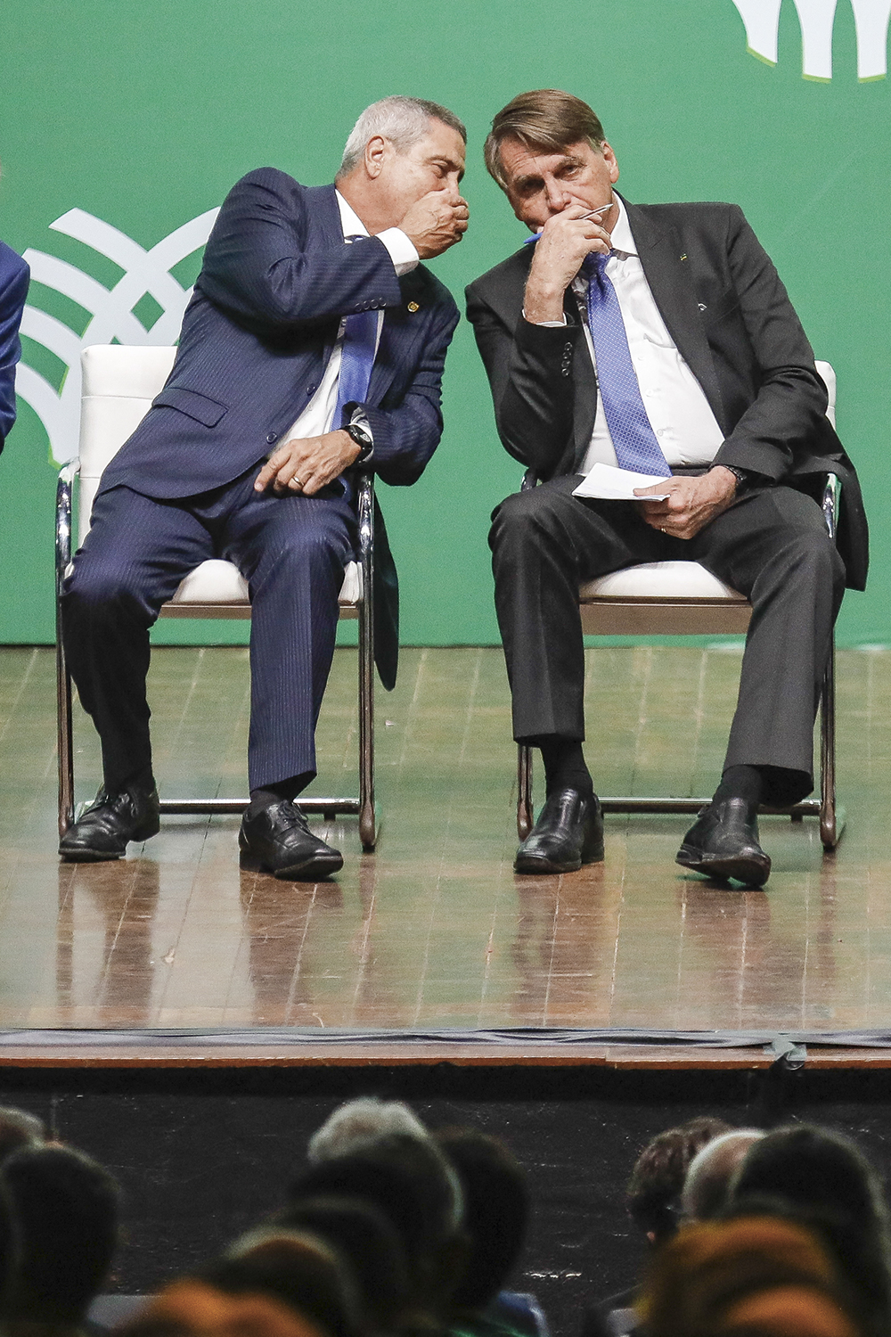 PÊNDULO - Bolsonaro com Braga Netto: ora críticas ao STF, ora acenos de paz -