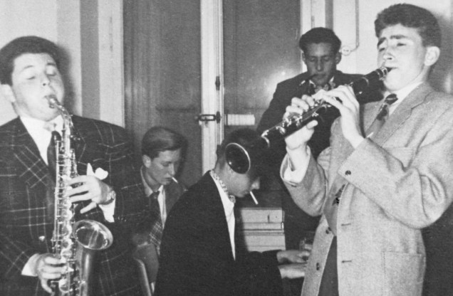 Jô Soares tocando sax-alto com um conjunto de estudantes do colégio Lycée Jacquard, na Suiça, anos 50.