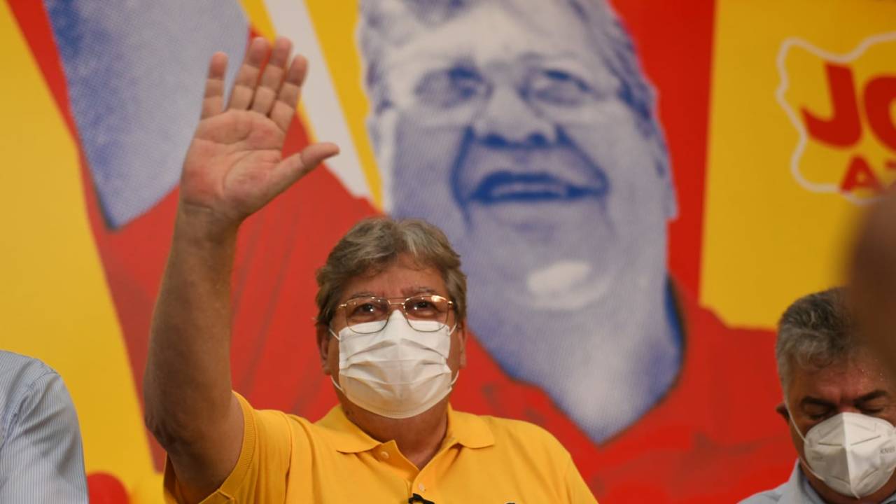 O governador da Paraíba, João Azevêdo, durante a sua filiação ao PSB