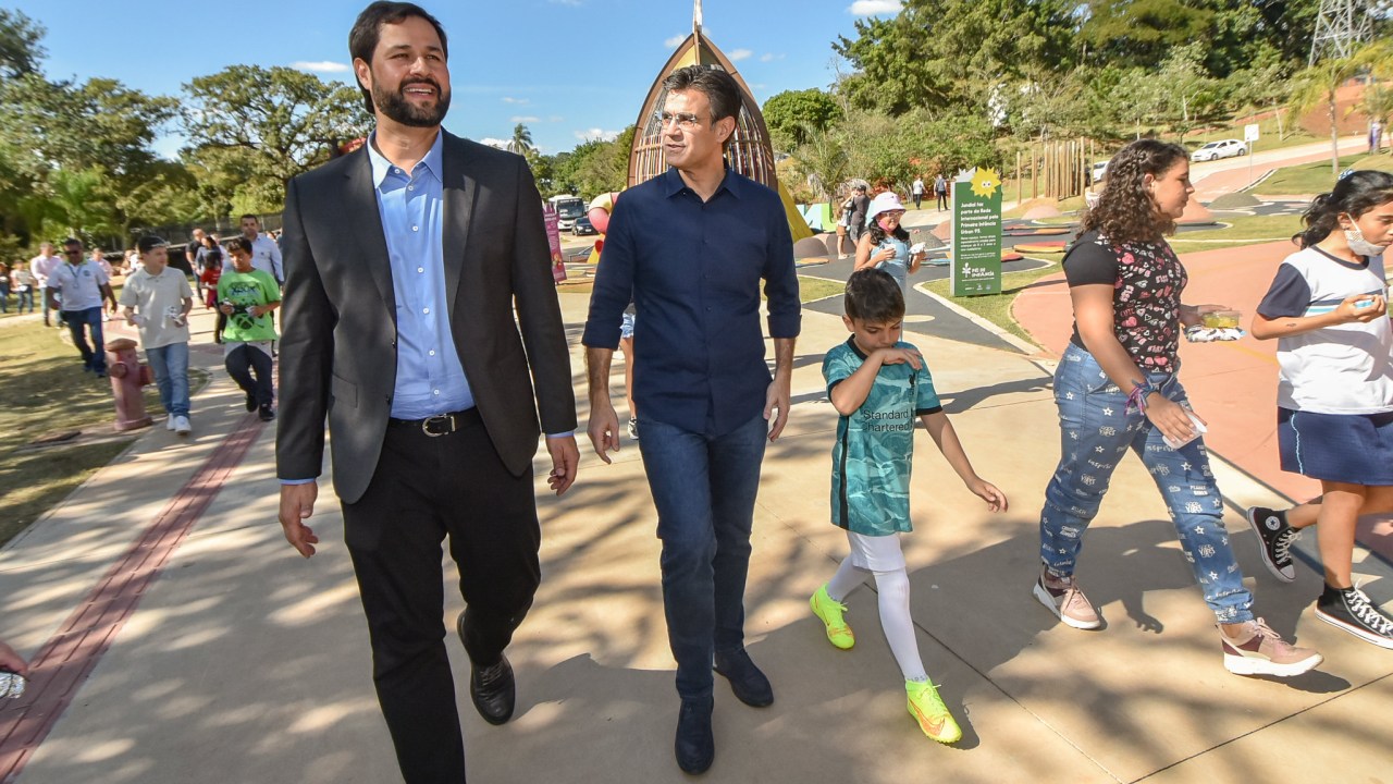 O prefeito Luiz Fernando Machado (PSDB), com o governador Rodrigo Garcia (PSDB), no Mundo das Crianças, em Jundiaí